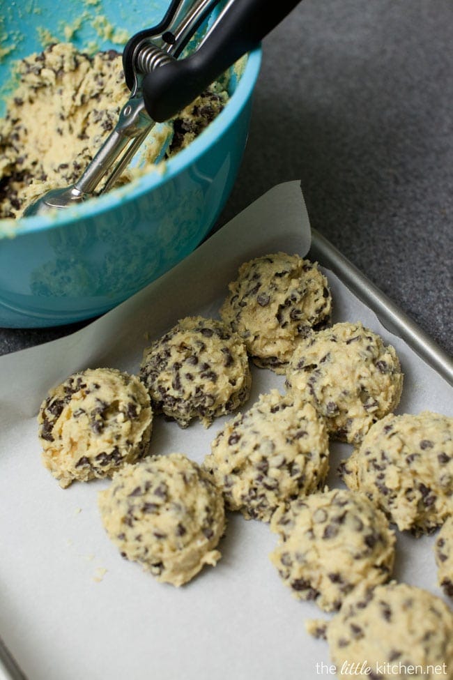 DoubleTree Hotel Chocolate Chip Cookies thelittlekitchen.net