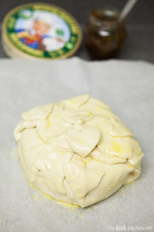 Baked Brie with Fig Spread from thelittlekitchen.net