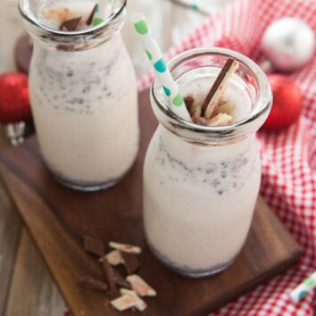 Skinny Peppermint Chocolate Milkshakes from thelittlekitchen.net