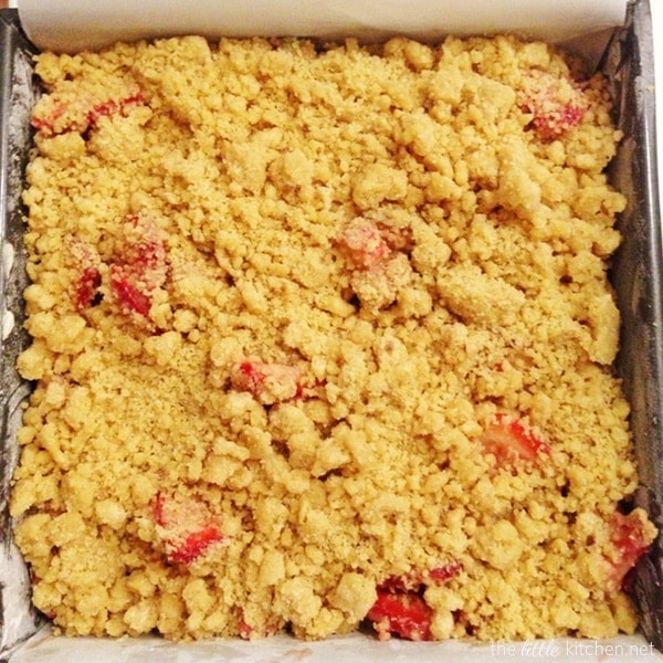 strawberry crumb bars