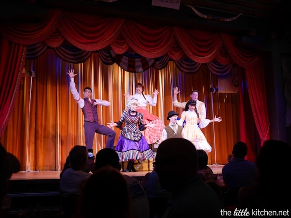 Walt Disney World Hoop Dee Doo