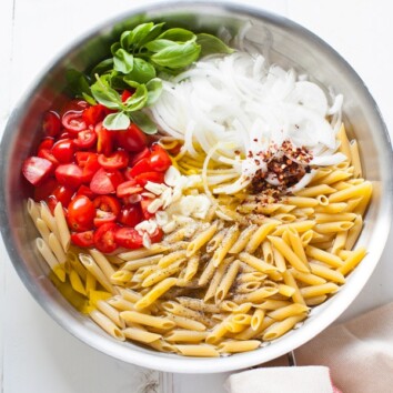 One Pot Linguine Pasta with Tomato & Basil from thelittlekitchen.net