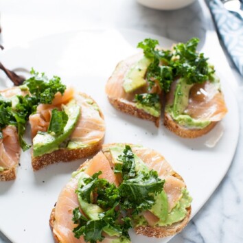 This toast is so simple yet amazing...because of the addition of smoked salmon! Avocado Toast with Smoked Salmon and Kale from thelittlekitchen.net