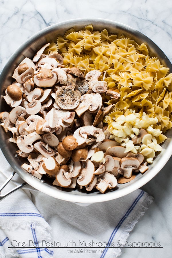 One-Pot Pasta with Mushrooms and Asparagus from thelittlekitchen.net