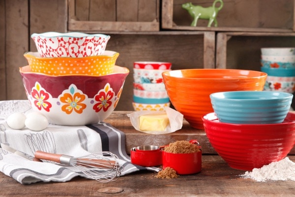 https://www.thelittlekitchen.net/wp-content/uploads/2015/12/pioneer-woman-Bowls.jpg