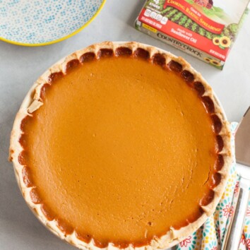 Easy Pumpkin Pie from thelittlekitchen.net