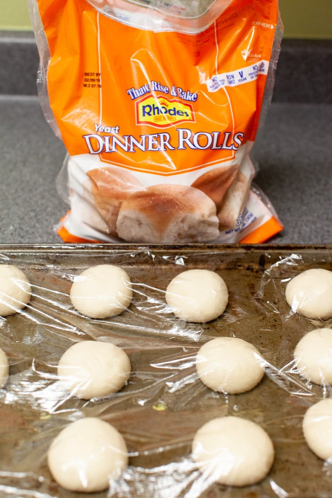 Cheddar Cheese Cloverleaf Rolls from thelittlekitchen.net