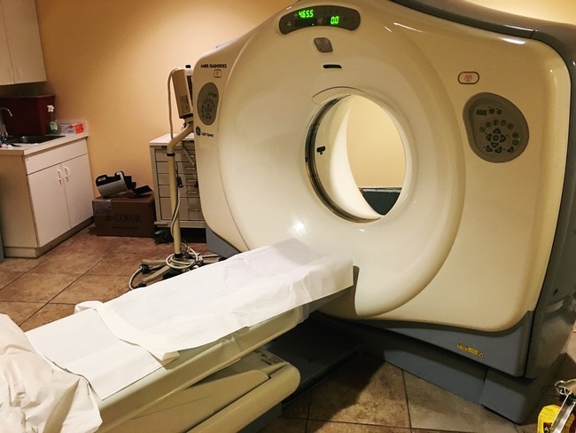 photo of a CT scan machine