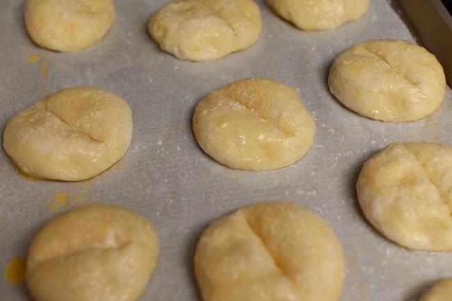 Pretzel Slider Rolls from thelittlekitchen.net